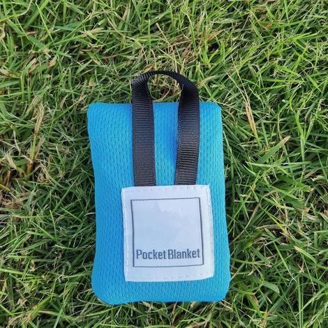 Faltbare Picknickdecke – 1 Stück – Leichtes Polyethylen – Wasser- und schmutzabweisend – Für Outdoor und Reisen – Blau, 150 x 109,2 cm (1/4)