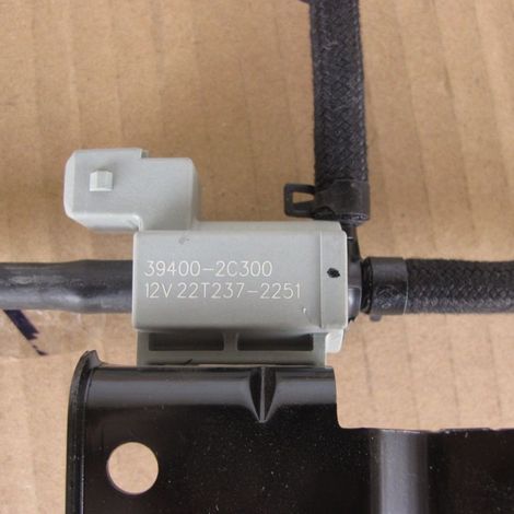 39400-2B070 is suitable for Hyundai and Kia intercooler solenoid valves 394002B070. (1/4)