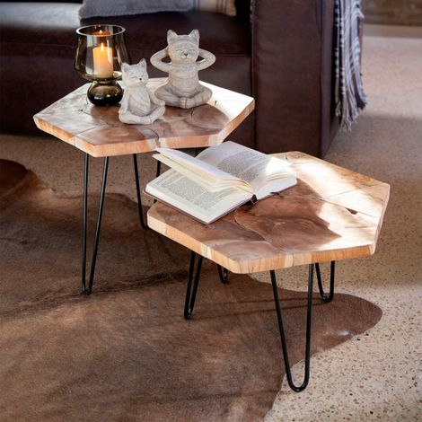 Lot de 2 tables d'appoint hexagonales en teck et métal noir (1/5)