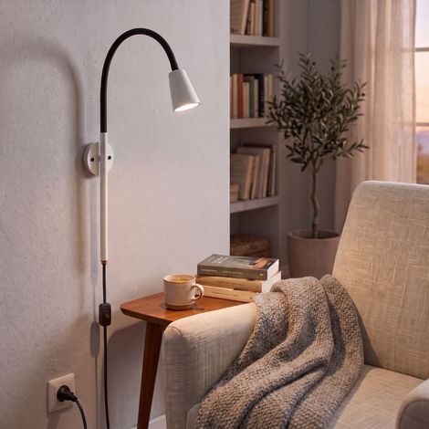 Aplique de pared KUETO orientable con brazo flexible y cable textil negro