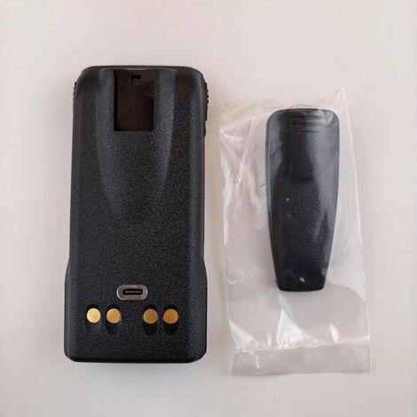 Compatible with Motorola XTS2500 and XTS1500 walkie-talkies: NNTN7335B lithium battery with waist clip (1/3)