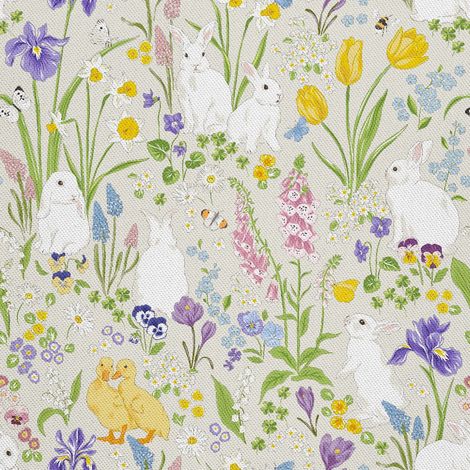 Tela decorativa para exteriores estilo oxford con estampado de conejos y patos entre flores. (1/5)
