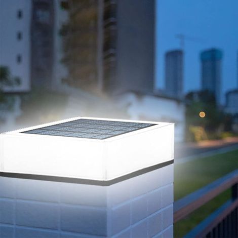 Lampadaire d'extérieur solaire LED étanche – Panneau solaire intégré – Lumière réglable 3000K/6000K – Pour poteaux en bois de 5,2 à 8 pouces – IP55 (1/5)