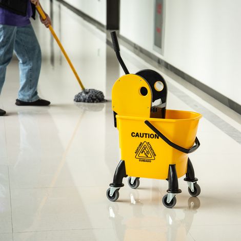 Chariot de nettoyage, seau à roulettes, seau de nettoyage, chariot à serpillière avec essoreuse, 26 litres, jaune, 44 x 36 x 90 cm