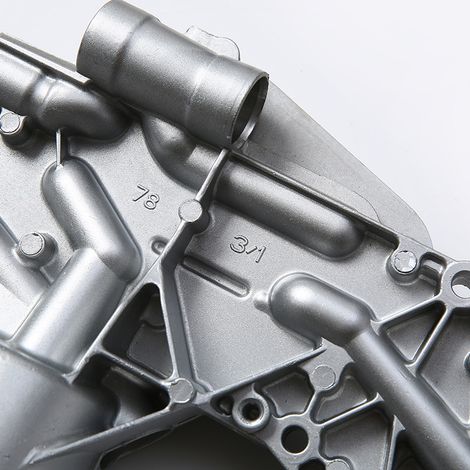 Die Teilenummer 93186325 gilt für Ganzaluminium-Ölfiltergehäuse und Ölkühlerteile für Opel-, Buick- und Chevrolet-1.6T-Motoren. (1/4)