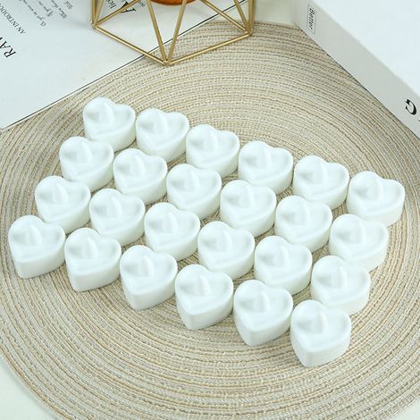 Lot de 24 bougies LED en forme de cœur, sans flamme et sans odeur, avec télécommande, blanches, pour la décoration intérieure. (1/5)