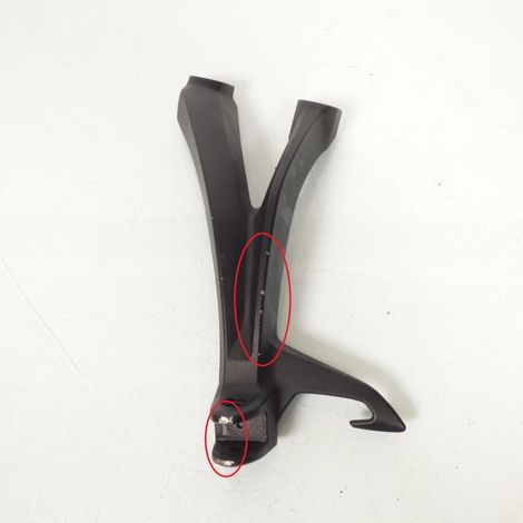 [PRODUIT D'OCCASION] Platine de repose pied passager gauche origine pour moto Suzuki (1/3)