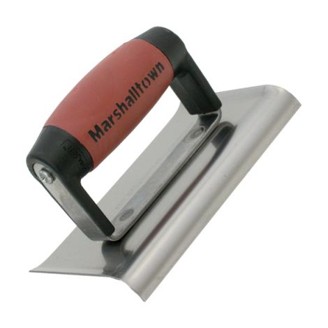 M136D Cement edger 6 x 3in – Curved end with polished steel blade – DuraSoft® handle for comfort – For clean finishes on steps and verges – Marshalltown (1/2)