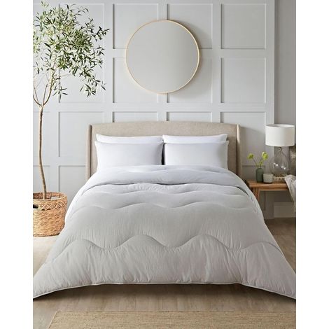 Parure de lit sans Housse de Couette et taie d'oreiller, Collection Seersucker – Couette sans Housse de Couette Super King Size 4,5 tog Lavable avec Fibre avancée – Gris Brume (1/5)