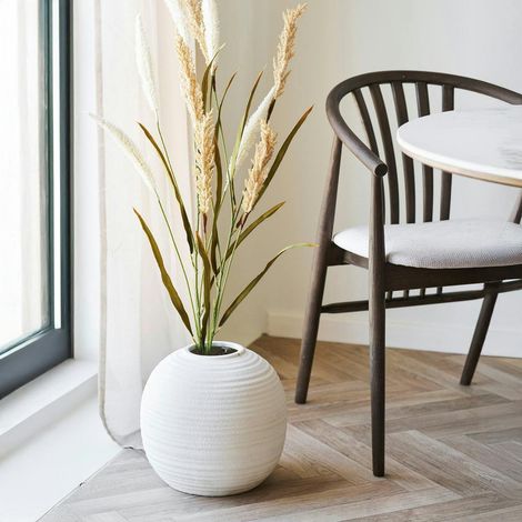 Vase rond strié en céramique blanche (1/5)
