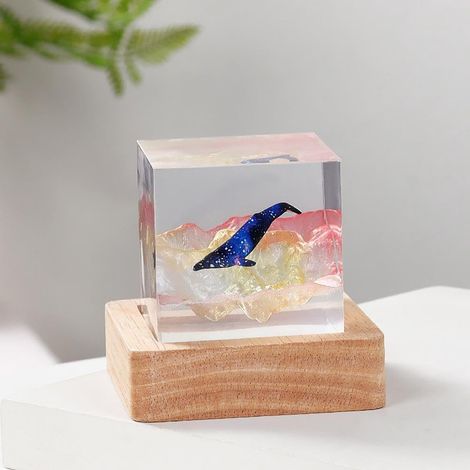 Lampe En Résine - Veilleuse Sous-Marine Avec Baleine À Bosse - Base En Bois Et Led Intégrée - Décoration Intérieure - 1 Pièce (1/5)