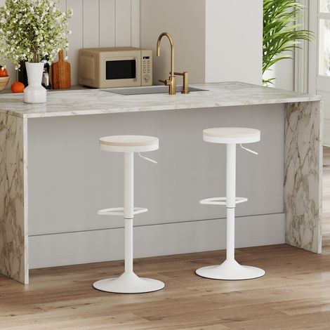 Lot de 2 tabourets de bar, chaises de bar pivotantes avec assise en hévéa, hauteur réglable et repose-pieds, blanc (1/5)