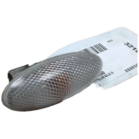 [PRODUIT D'OCCASION] Repetiteur Aile Gauche TOYOTA Yaris ♻️ Ref Oe. 817300d032 - Garantie à vie (1/3)