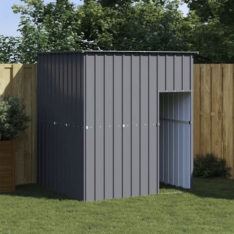 Le chenil possède un toit en acier galvanisé de couleur anthracite, sans fumée.