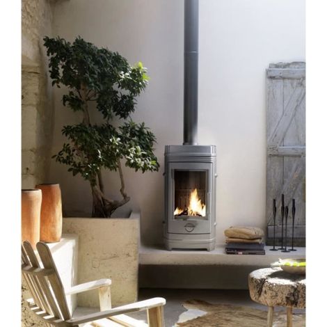 Invicta – Poêle à bois 100 % fonte – Puissance 10 kW – Rendement 76 % – Longueur de bûches 34 cm – Label Flamme verte 5 étoiles (1/2)