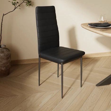 Lot de 6 chaises avec assise en simili cuir noir dossier haut et pieds en acier noir Lidia (1/4)
