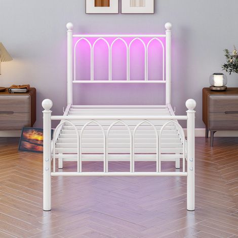 Cadre de lit en métal 90x200 cm avec tête et pied de lit vintage, station de charge USB, structure LED, lattes en acier robuste, rangement sous lit spacieux, sans sommier nécessaire, blanc. (1/5)