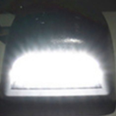 Deux couleurs disponibles : Noir Matériau : ABS Éclairage de plaque d'immatriculation LED pour Chevrolet Silvera. (1/4)