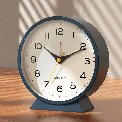 Réveil analogique – Réveil rétro en métal, silencieux (sans tic-tac), à piles, avec fonction veilleuse, convient pour la chambre, le bureau ou la table de chevet (bleu foncé) (1/5)
