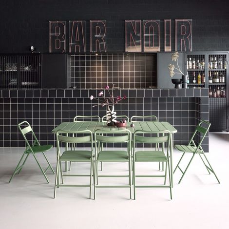 sweeek - Table de jardin métal + 8 assises vert. Amelia 160 x 90 x H 72.5cm (1/4)