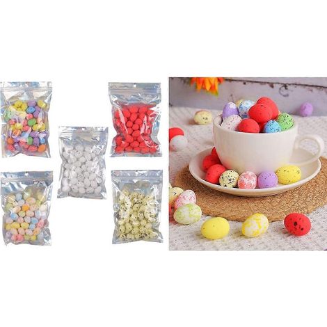 Mini décorations d'œufs de Pâques de couleurs assorties pour décorer un panier de Pâques. (1/4)