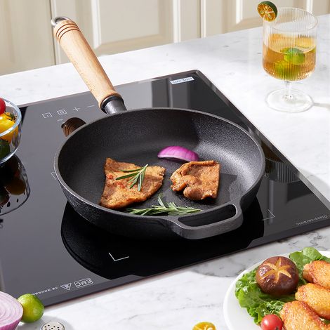 Round Cast Iron Skillet with Removable Wooden Handle (1/5)
