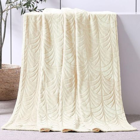 Couverture en flanelle douce, chaude et confortable pour le canapé ou le lit, idéale en toute saison, cadeau pour la famille, jeté de sieste - couverture ultra douce, 150 x 200 cm, 900 g, or clair (1/4)