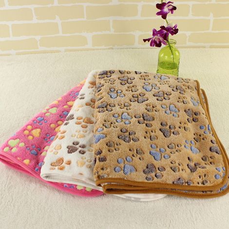 Manta impermeable de forro polar para perros de 130 g, alfombrilla suave con estampado de huellas, manta lavable para perros para el hogar y el sofá. (1/5)