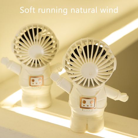 Ein kleiner tragbarer Ventilator in Form eines handgezeichneten Astronauten, weiß, wie abgebildet. (1/5)