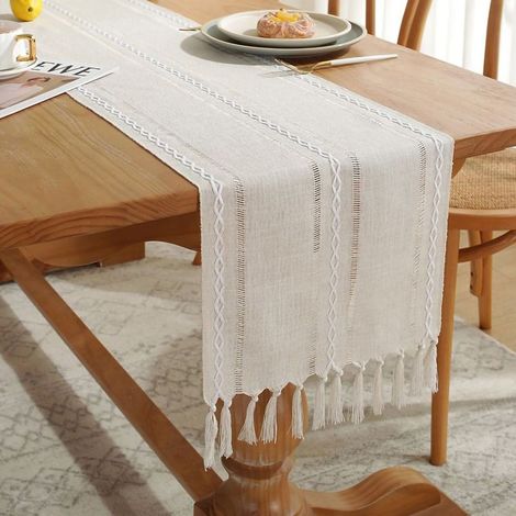 Chemin de table beige bohème en polyester inodore style maison de campagne avec pompons pour décoration intérieure et table de réception (1/4)