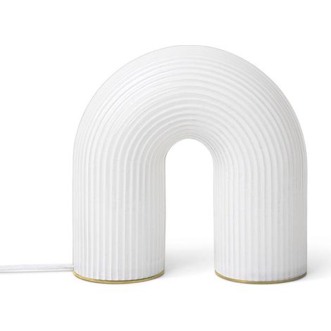 ferm-living Vuelta lampada da tavolo vetro opale ottone