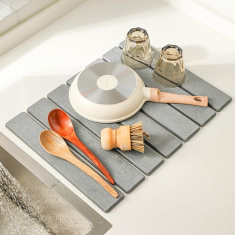 Tapis Egouttoir Vaisselle Diatomite, Tapis Vaisselle Egouttoir Antidérapant, Tapis Absorbant Vaisselle Cuisine, Tapis de Séchage Vaisselle Absorbant Évier de Cuisine (Gris Clair, 30 x 40 cm) (1/5)