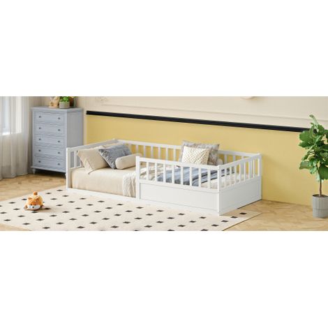 Lit pour enfant en bois massif, 90 x 200 cm, avec barrières antichute et sommier à lattes  design ouvert sur le côté  lit une place en pin blanc. (1/5)