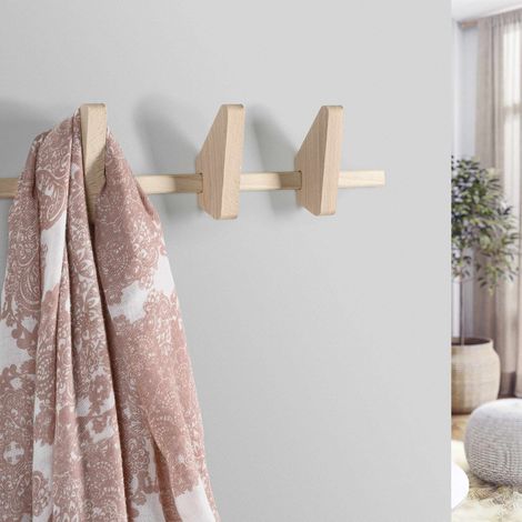 Perchero pared en haya crudo con 3 colgadores  Fabricado en madera  Medidas 450x103x53 mm Peso máx. 10kg  Incluye Tornillos (1/5)