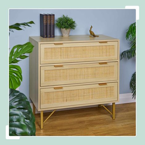 Comoda de 3 cajones con aspecto de madera
