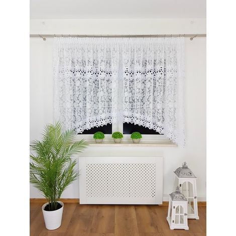 Cortina confeccionada de 400x160 cm con bordado 3D y encaje guipur, cosida en curva. (1/5)