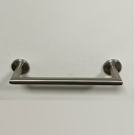 Toallero de pared de 30 cm en latón cromado cepillado - ByCA (1/4)