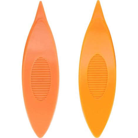 Leuchtend orangefarbene Kunststoff-Klöppelschiffchen, ein Bastelwerkzeug zum Handnähen, Stricken und für kreative Hobbys. (1/5)
