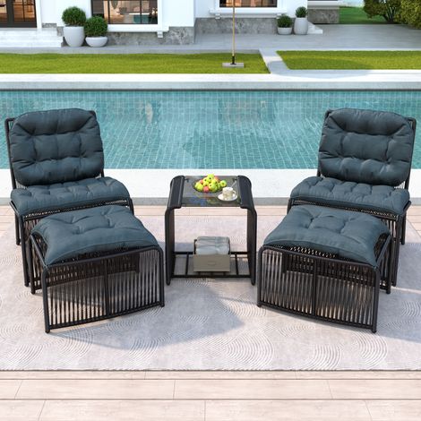 Ensemble jardin 5 pièces table 2 chaises 2 poufs cadre fer rotin PE table verre résistant aux intempéries confortable