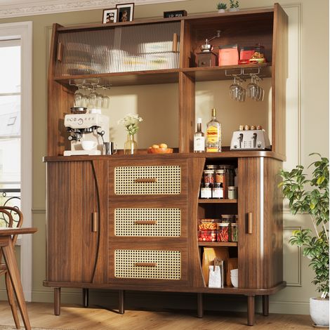 Buffet 140/40,5/174,5 cm noyer avec portes coulissantes en verre, 3 tiroirs effet rotin et grand rangement (1/5)