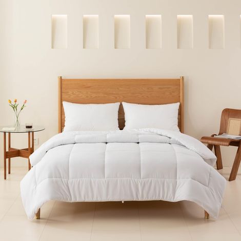 Couette Toutes Saisons 135 x 200 cm pour 1 Personne, Couette Matelassée en Microfibre Blanche avec Attaches d'angle, Convient pour Housse de Couette 135x200 (1/5)