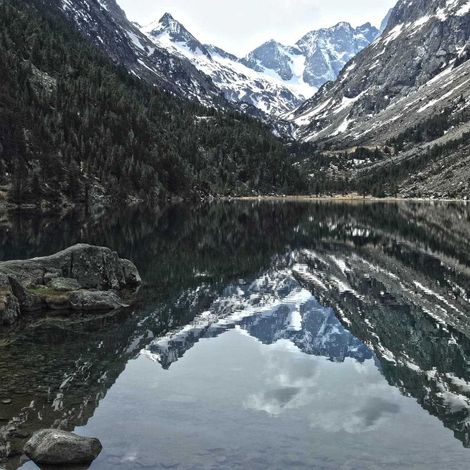 Tableau sur toile lac de Gaube 65x65 cm - Impression sur Toile Murale Décorative - Image imprimée en HD sur Toile - Toile sur Châssis en Bois FSC - Fabriqué en France (1/4)