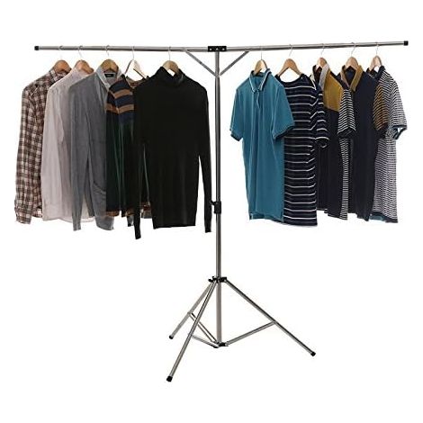 La cabine d'essayage peut supporter un porte-bagages à main, un porte-manteau pour trois sacs à main et un porte-bagages à épaule (1/2)