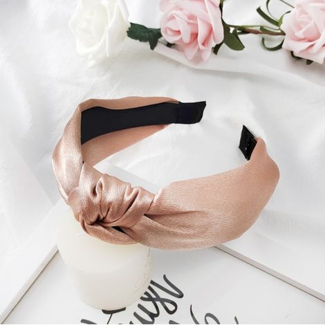 Fascia turbante realizzata in tessuto rosa satinato PER capelli PER donne alla moda