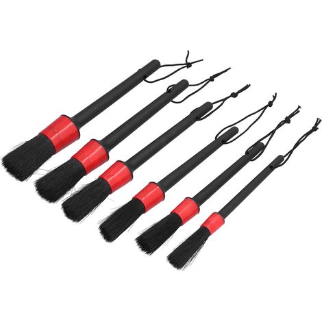 Kit de 6 brosses de nettoyage pour l'entretien automobile : jantes, pneus, intérieur, extérieur et aérations. (1/5)