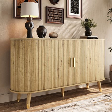 Credenza con venatura verticale, due ante scorrevoli, due cassetti, gambe in legno massello e mobiletto angolare arrotondato per il soggiorno. (1/5)