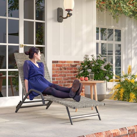 Bain de soleil chaise longue en résine tressée inclinable et réglable sur 4 niveaux en forme de S. 156x62x96cm marron