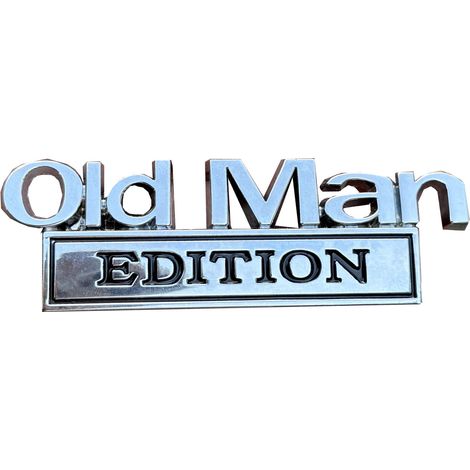 Das Symbol steht für das Old Man Edition-Autoemblem, ein universelles Autozubehör für alle Fahrzeuge, silber-schwarz (1/5)