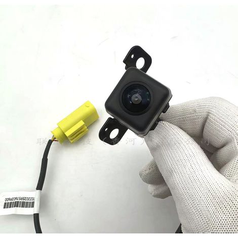 95760-2P600 is compatible with 2012-2014 Kia Sorento rearview camera night vision system. (1/4)