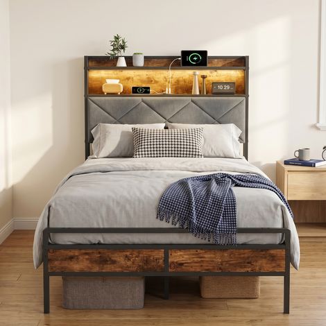 Lit adulte 90x200 cm avec sommier, lit simple capitonné avec éclairage LED et ports USB, Cadre en Métal et Bois, style Industriel, Gris et Marron (1/5)